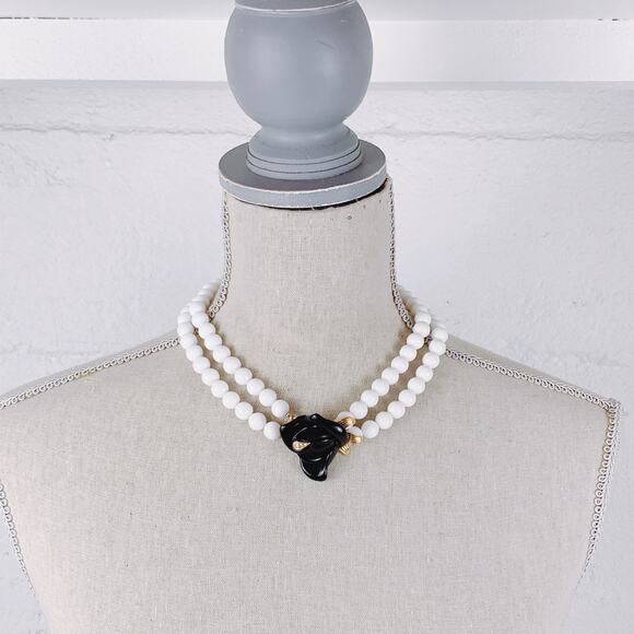 Vintage Signed K.J.L. for Avon Black Rose White Bead Necklace Gold Tone 1980s - Picture 3 of 16